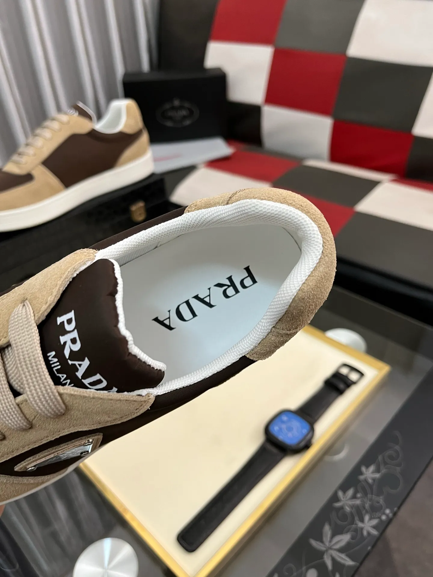 Men's shoes 💰440⌚️⌚️【PRADA】Prada ~ unique and casual style. New models from Prada official website are coming [Celebrate][Celebrate]🏃High-end brand casual shoes ➕Full set of packaging😍😍 Men's 2023 counters are on sale simultaneously, Italian imported brands select first-layer Italian cowhide. 🐑Sheepskin lining (refuses to discolor and rub feet) Sole: Original sole specially provided by the original factory 🎬Better in kind Size number: 38-444️⃣Colors available